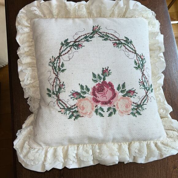 Vtg Finished Heirloom Treasure #5229 Rose & Vine Heart Pillow - Cross Stitch - Picture 1 of 4